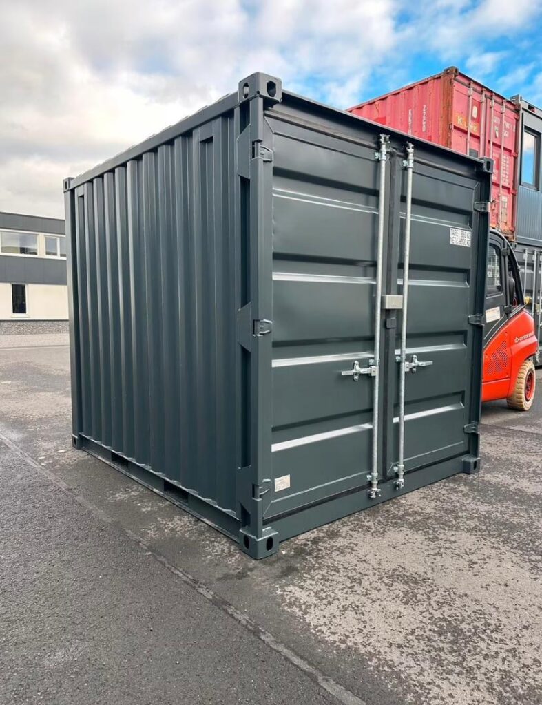 Standard 10-Foot Container – Like New – Ideal for Secure Storage